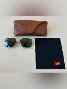 Ray-Ban Caravan Square Aviators and Leather Case